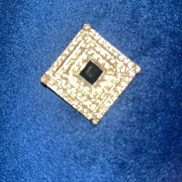 Beautiful clip on earrings - Picture 2 of 4